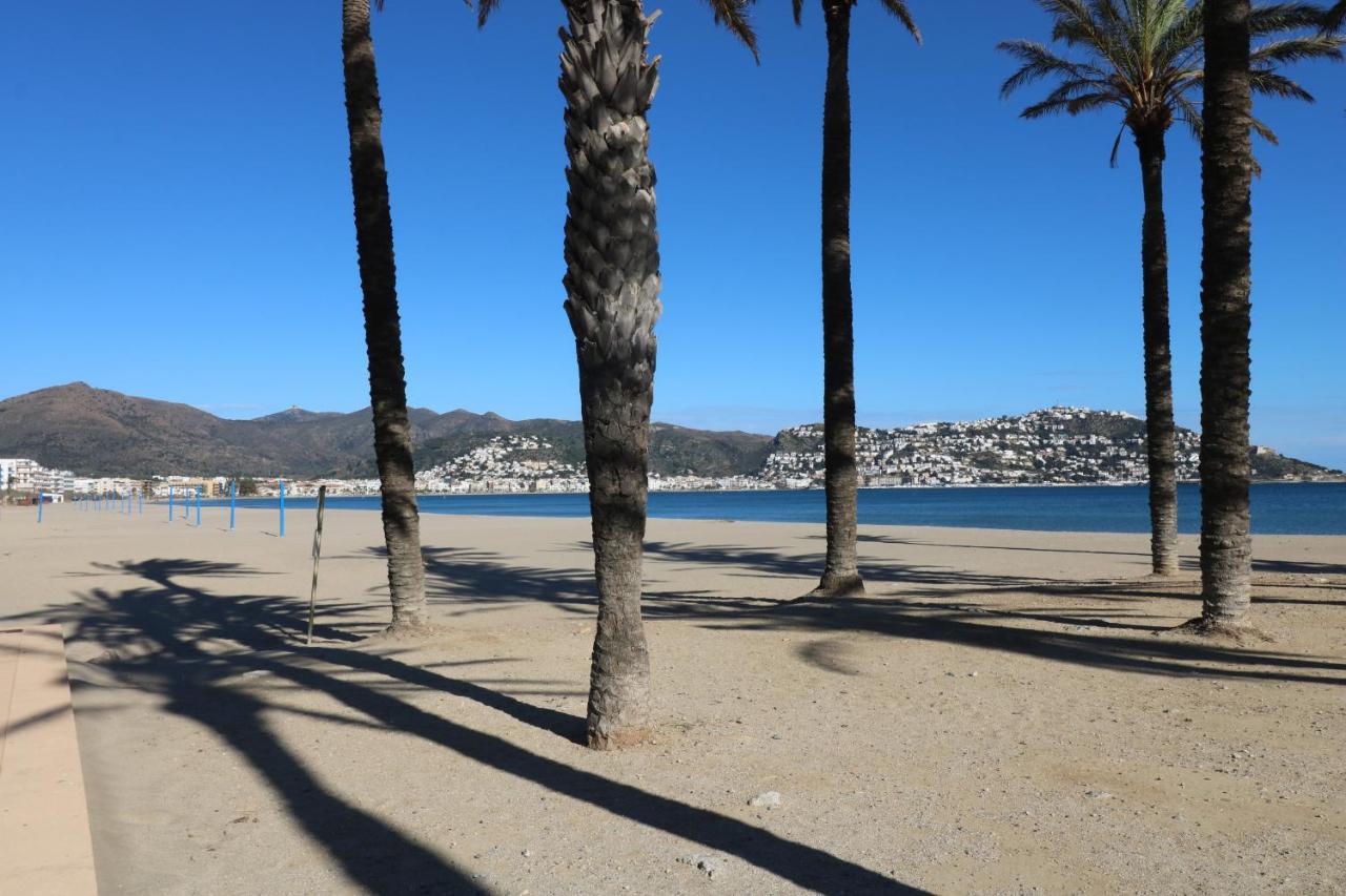 Castell Joncar,30 M De La Playa, 1Era Linea De Mar, Vista Al Mar Apartment Roses Exterior photo